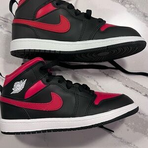Nike Jordan 1 Mid Little Kid
